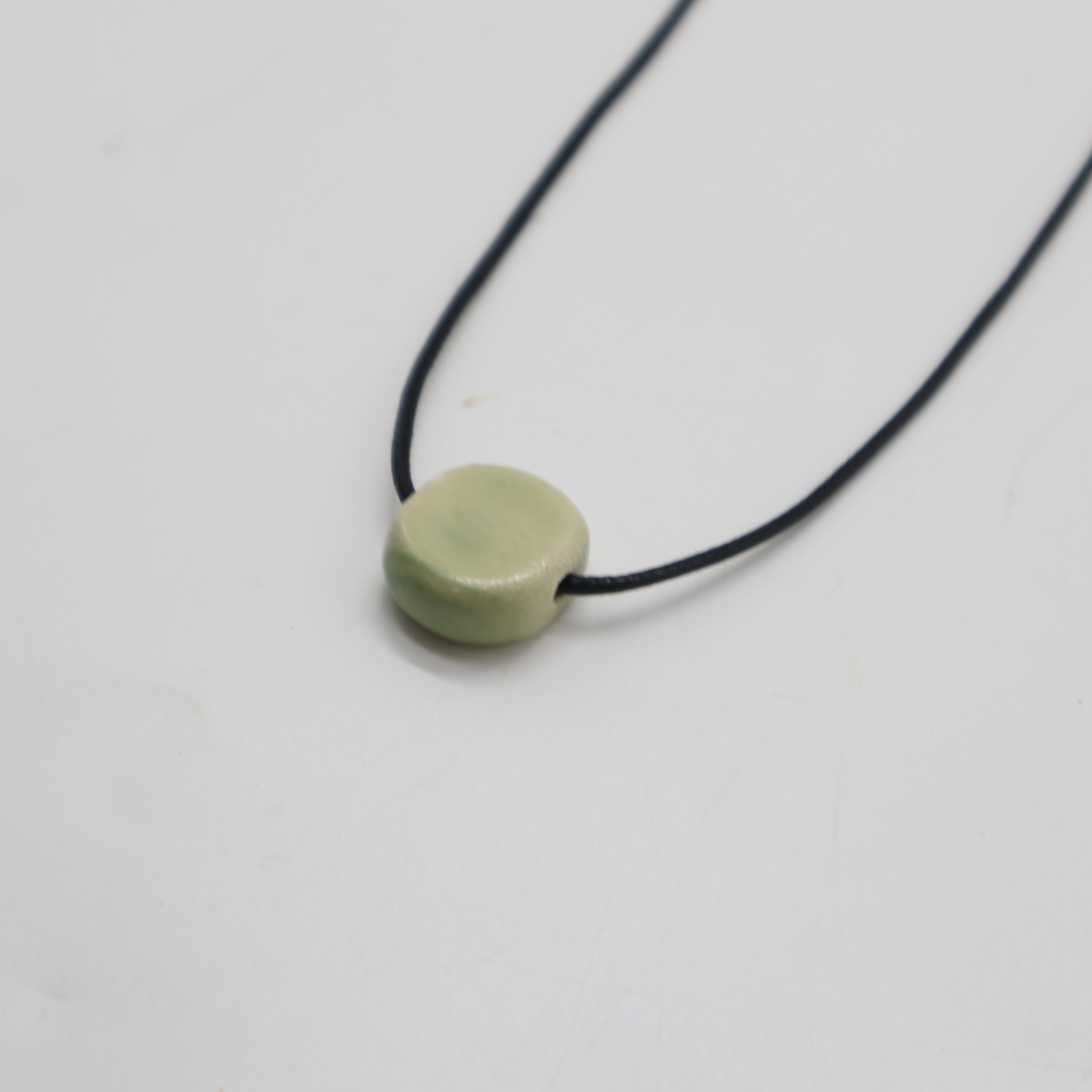 CERAMIC PENDANT NECKLACE