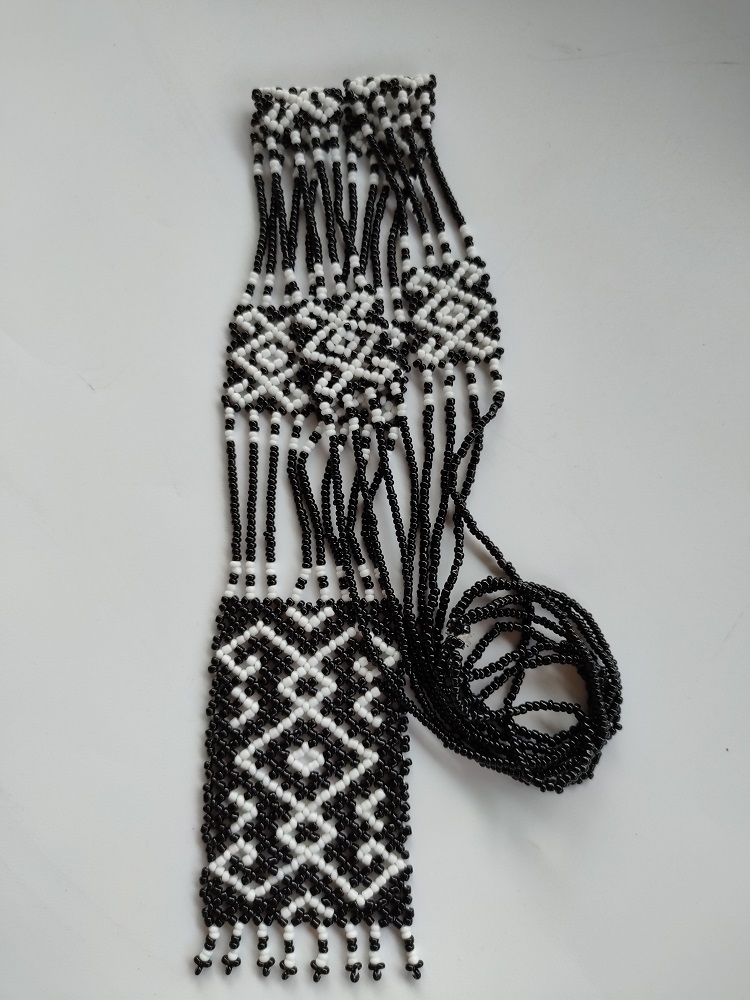 VINUSAK BLACK NECKLACE