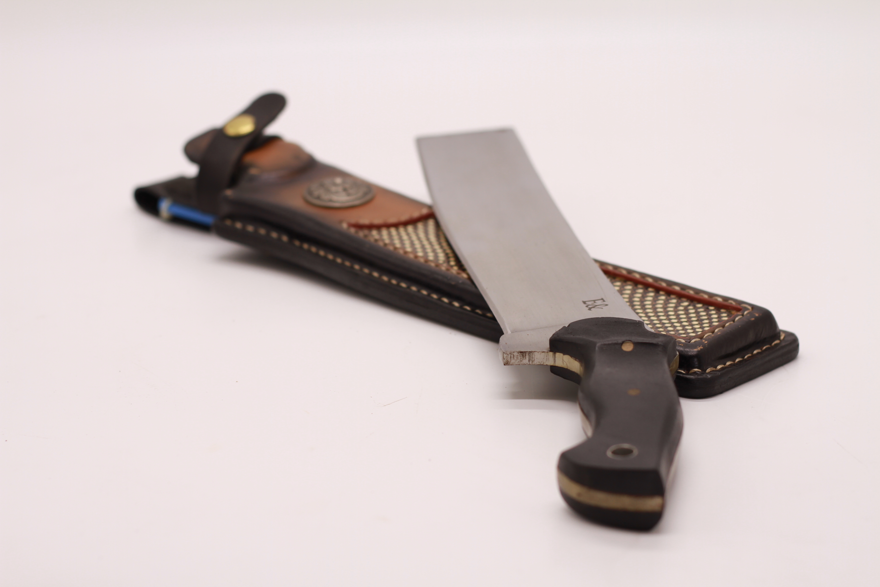 PARANG TRADISIONAL (SARUNG KULIT)