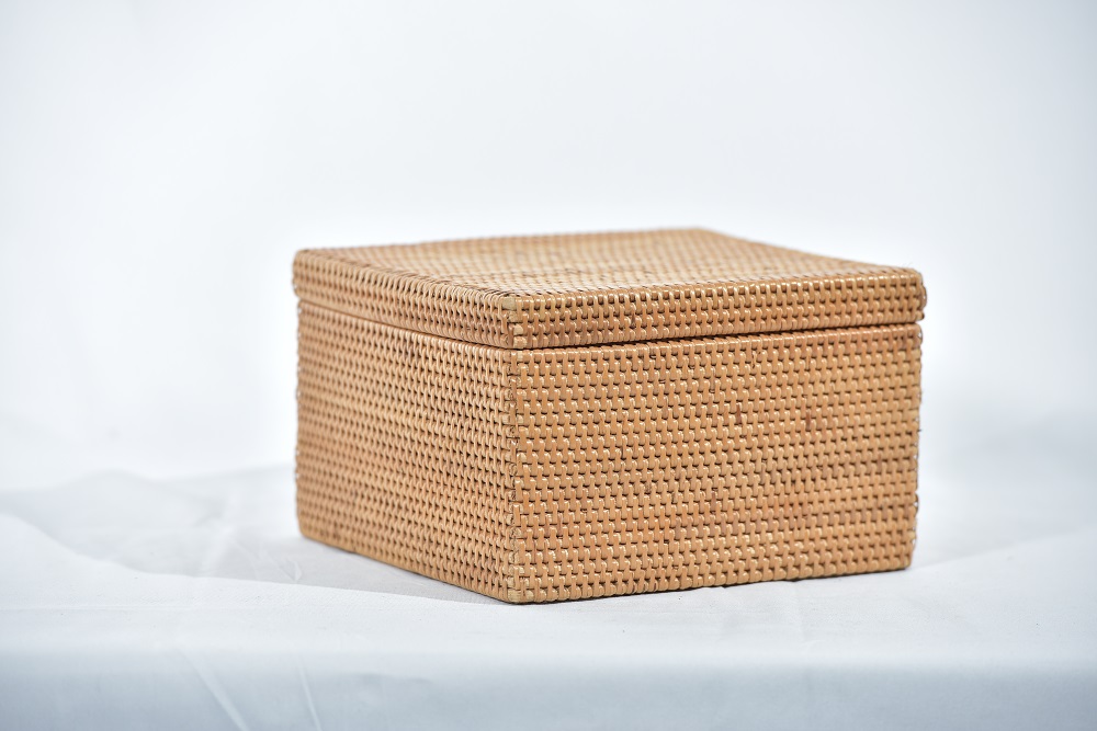 TINOMPOK SQUARE HAND WOVEN RIBU-RIBU WITH COVER