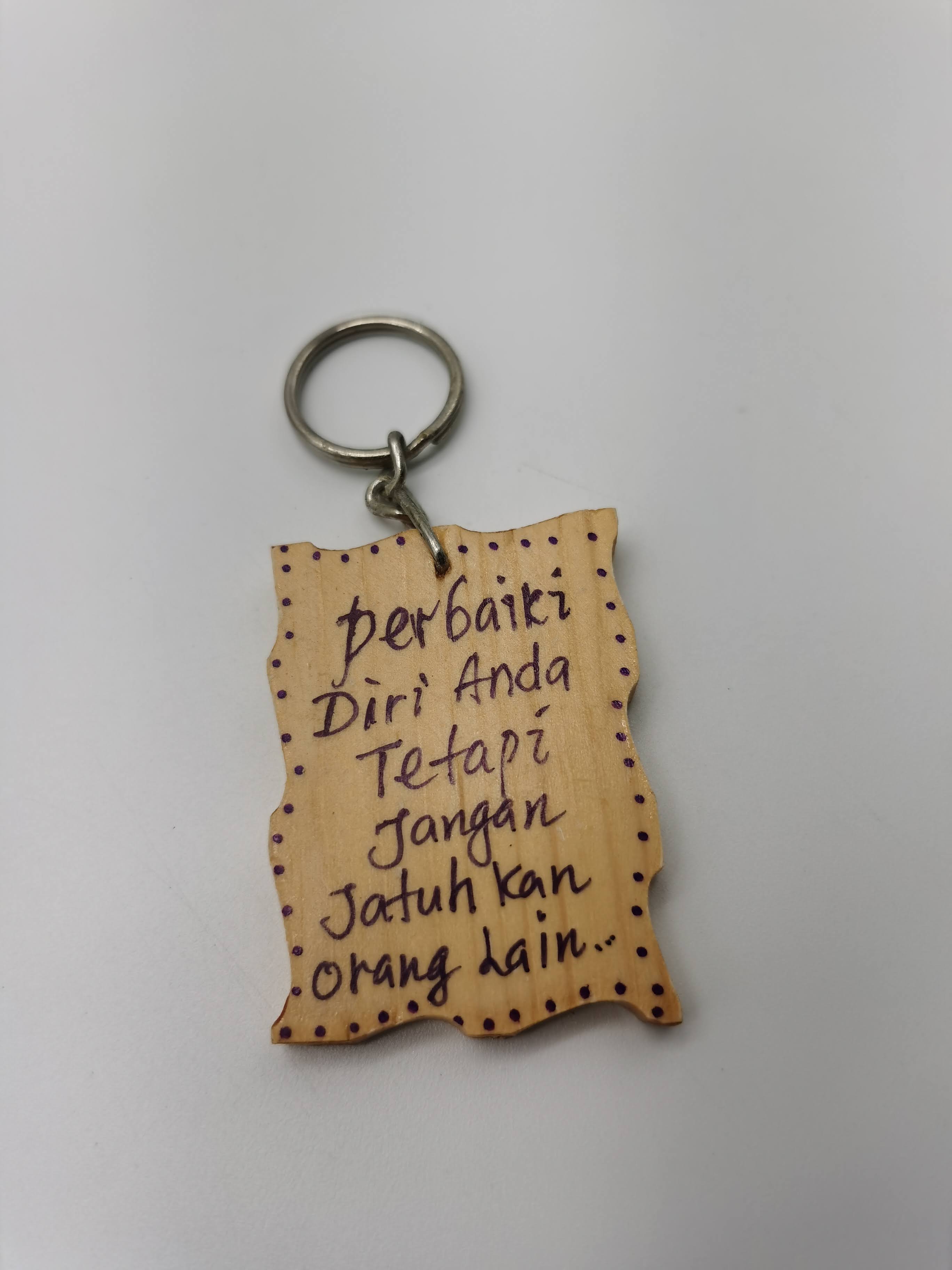 KEYCHAIN SEGI EMPAT DENGAN DESIGN