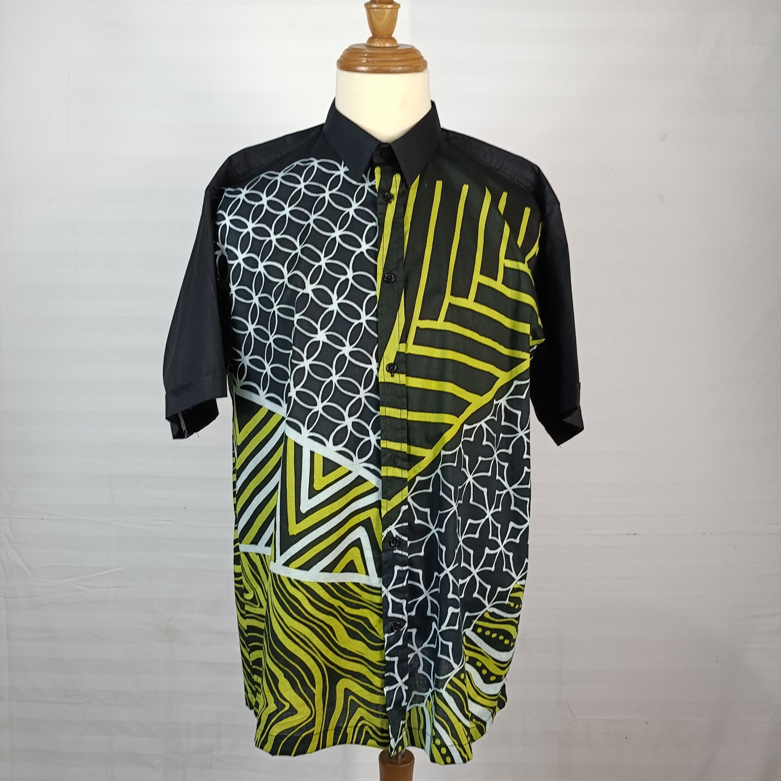 SHORT SLEEVE BATIK MEN SHIRT