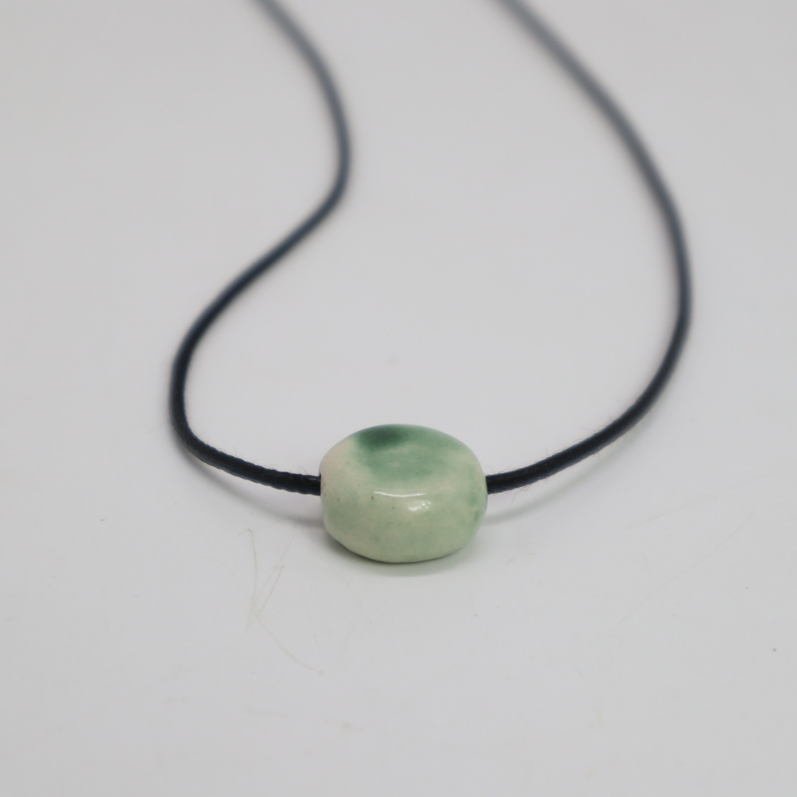 CERAMIC PENDANT NECKLACE