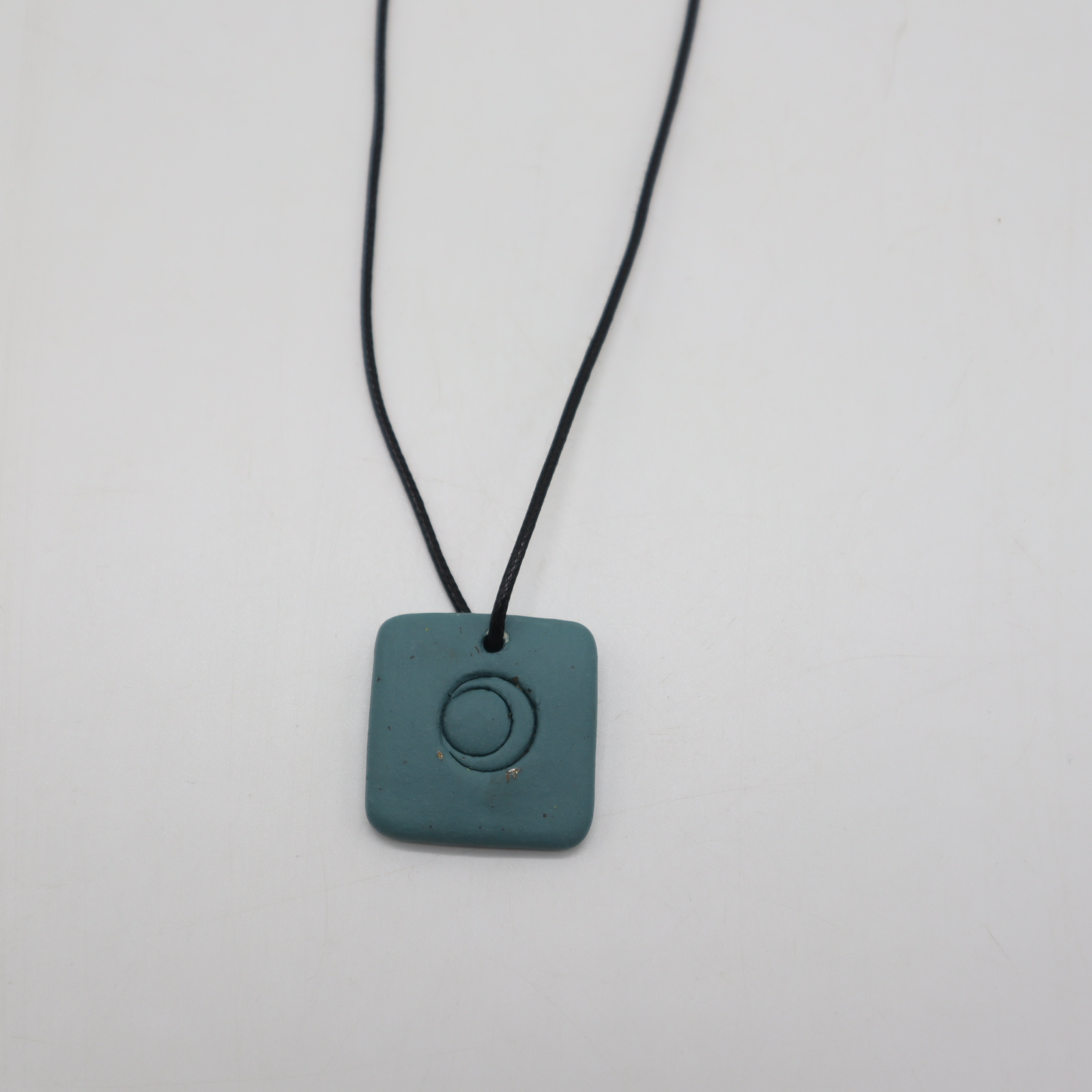 PENDANT NECKLACE