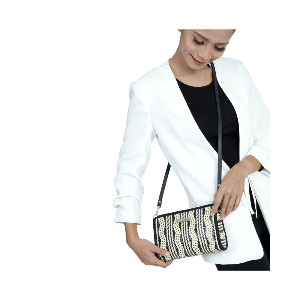 RATTAN WEAVING SLING BAG