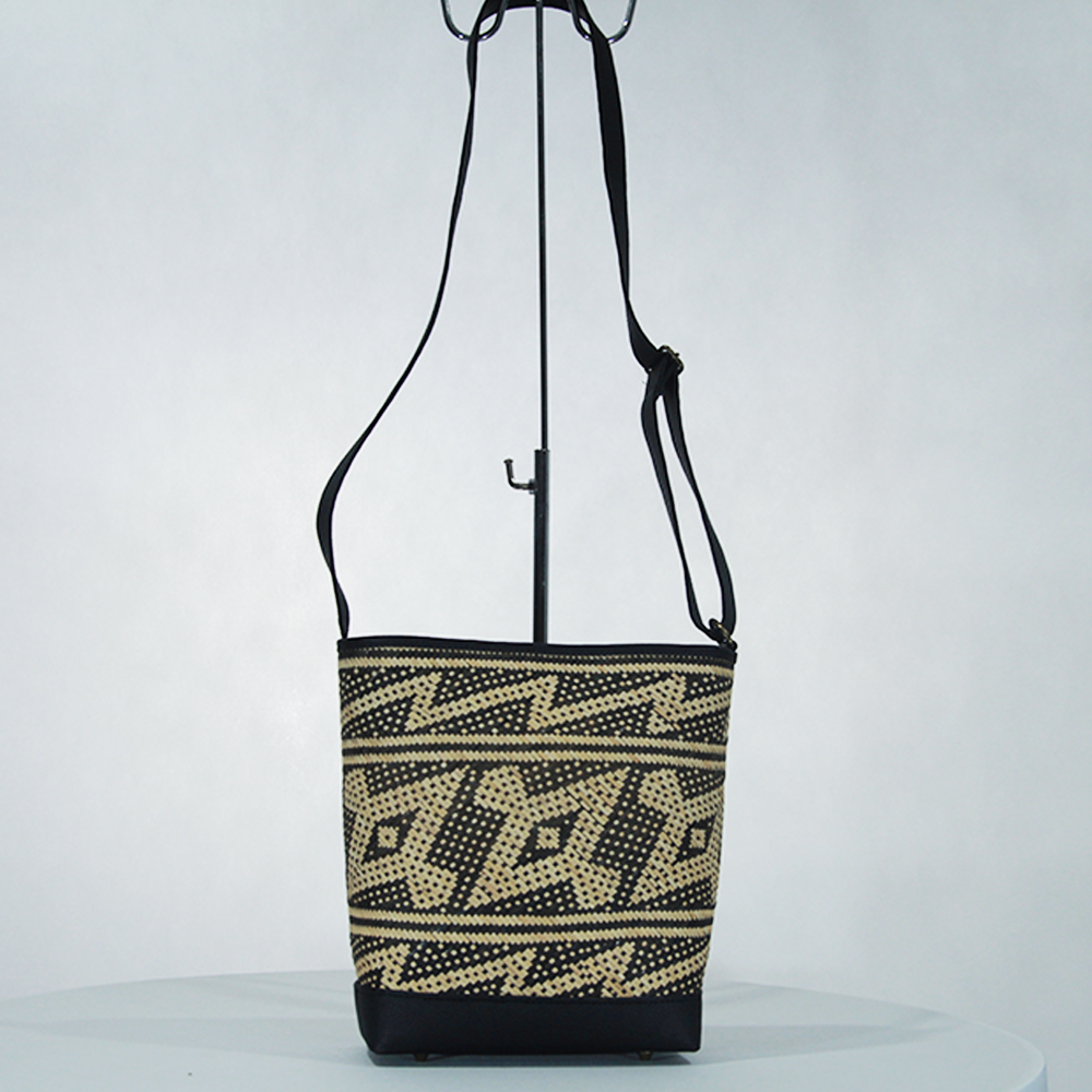 RATTAN SLING BAG