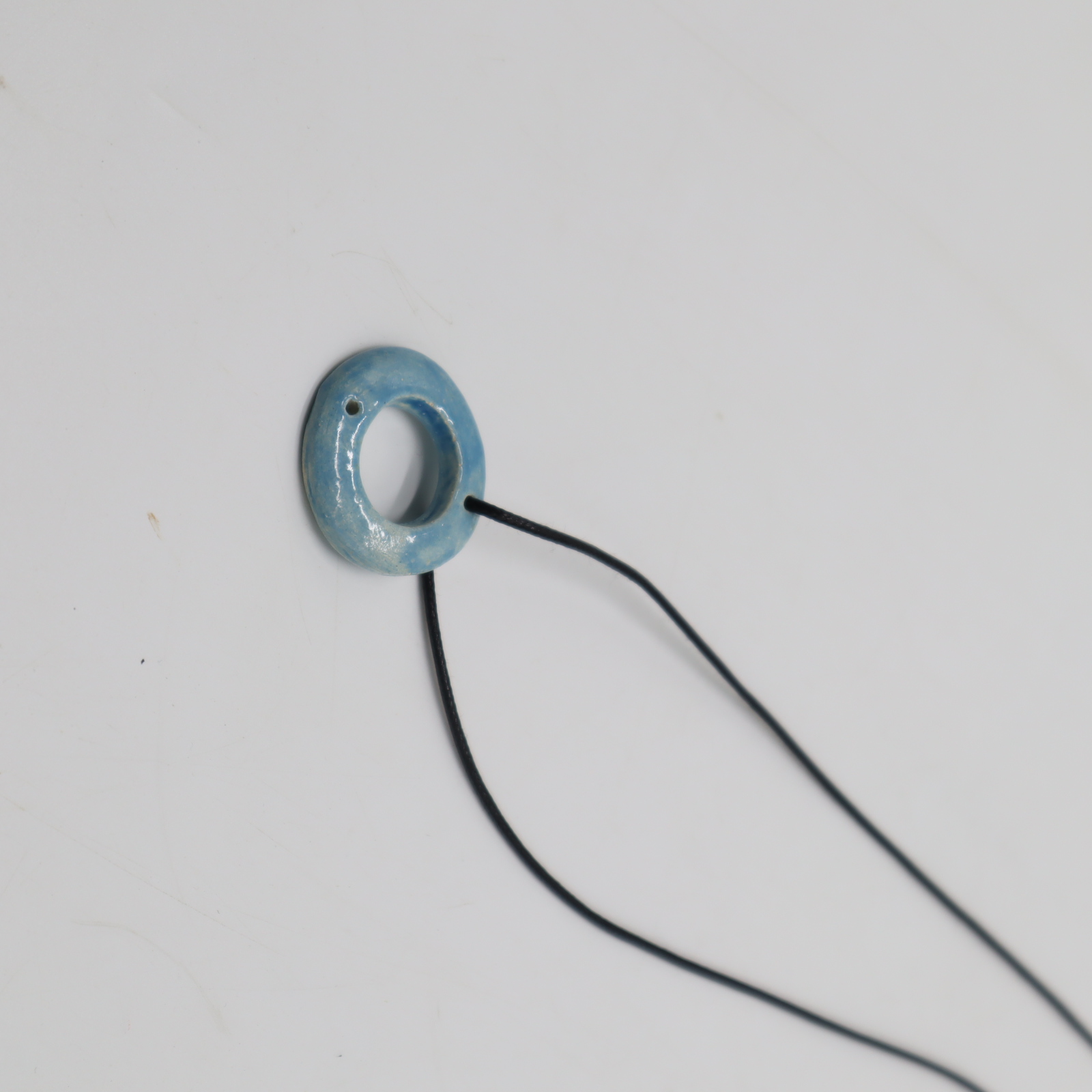 CERAMIC PENDANT NECKLACE