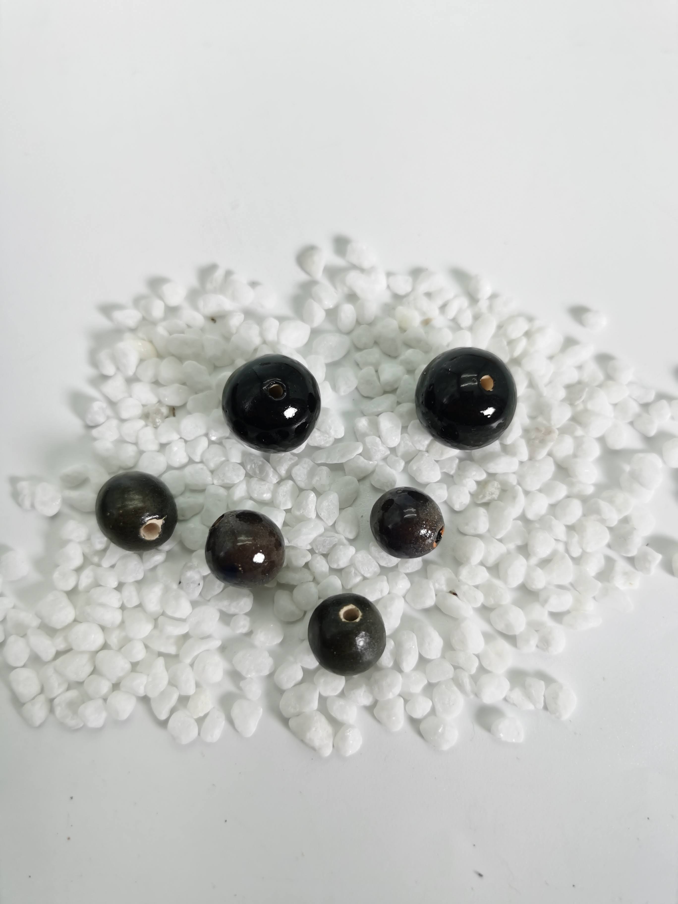 GREY PINSTRIPES CERAMIC BEADS