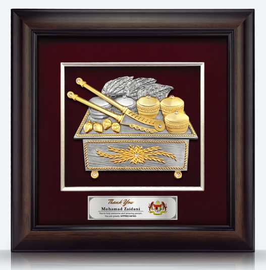 VIP FRAME WITH GOLD PLATED PEWTER