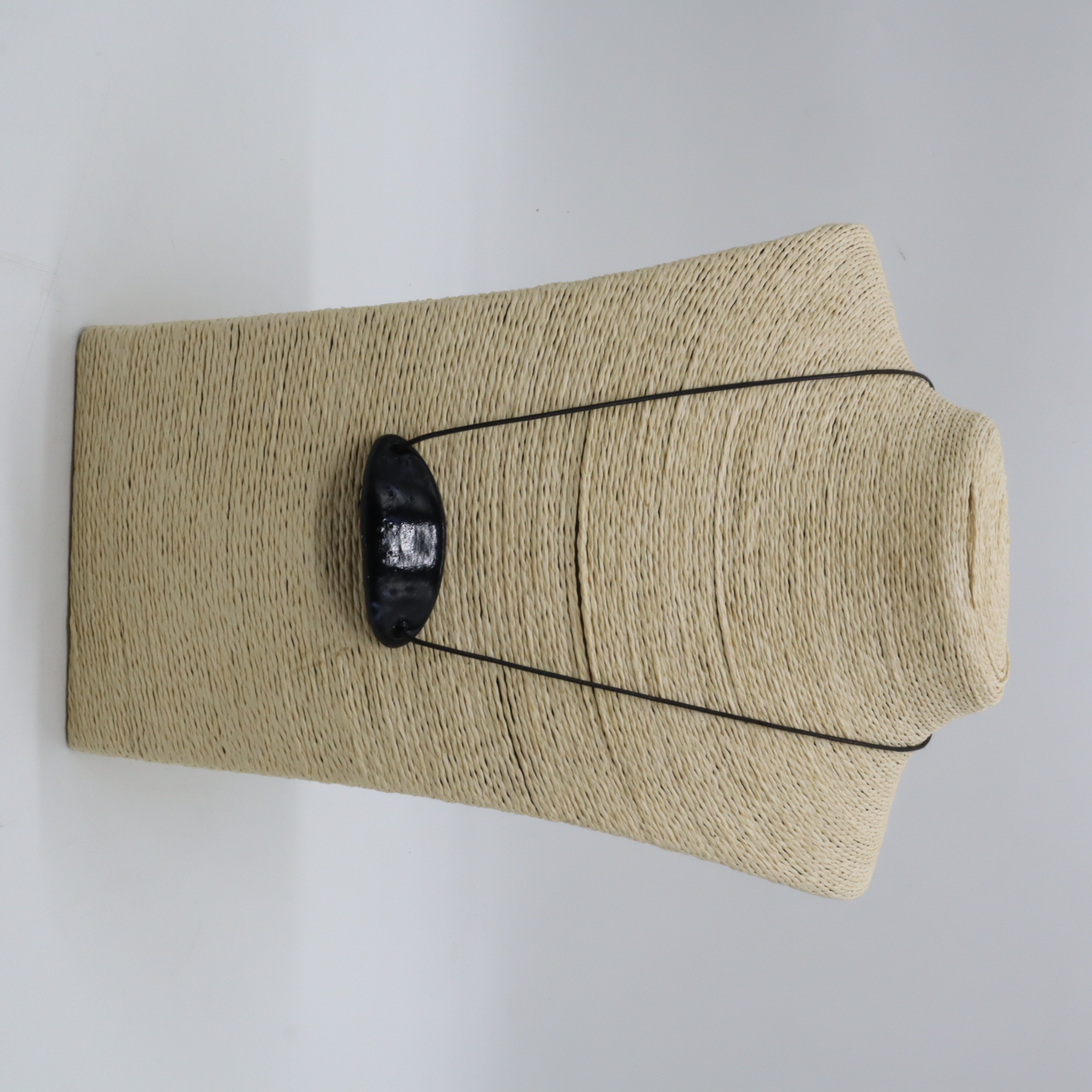 CERAMIC PENDANT NECKLACE