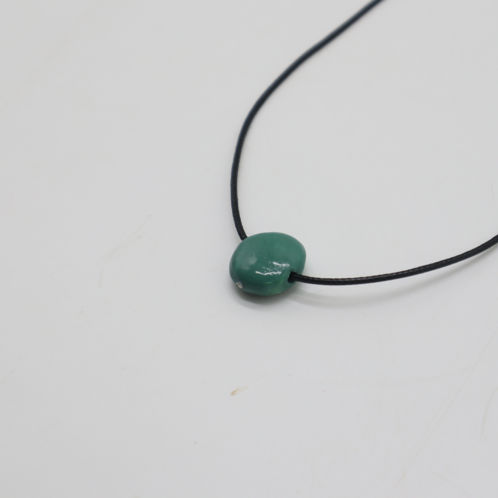 CERAMIC PENDANT NECKLACE