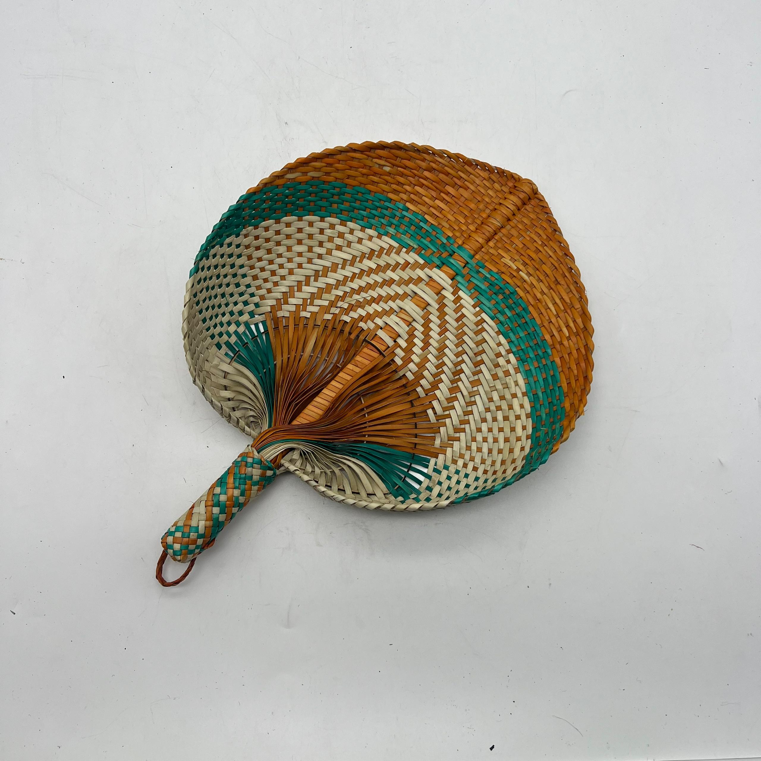 KIPAS TANGAN ANYAMAN