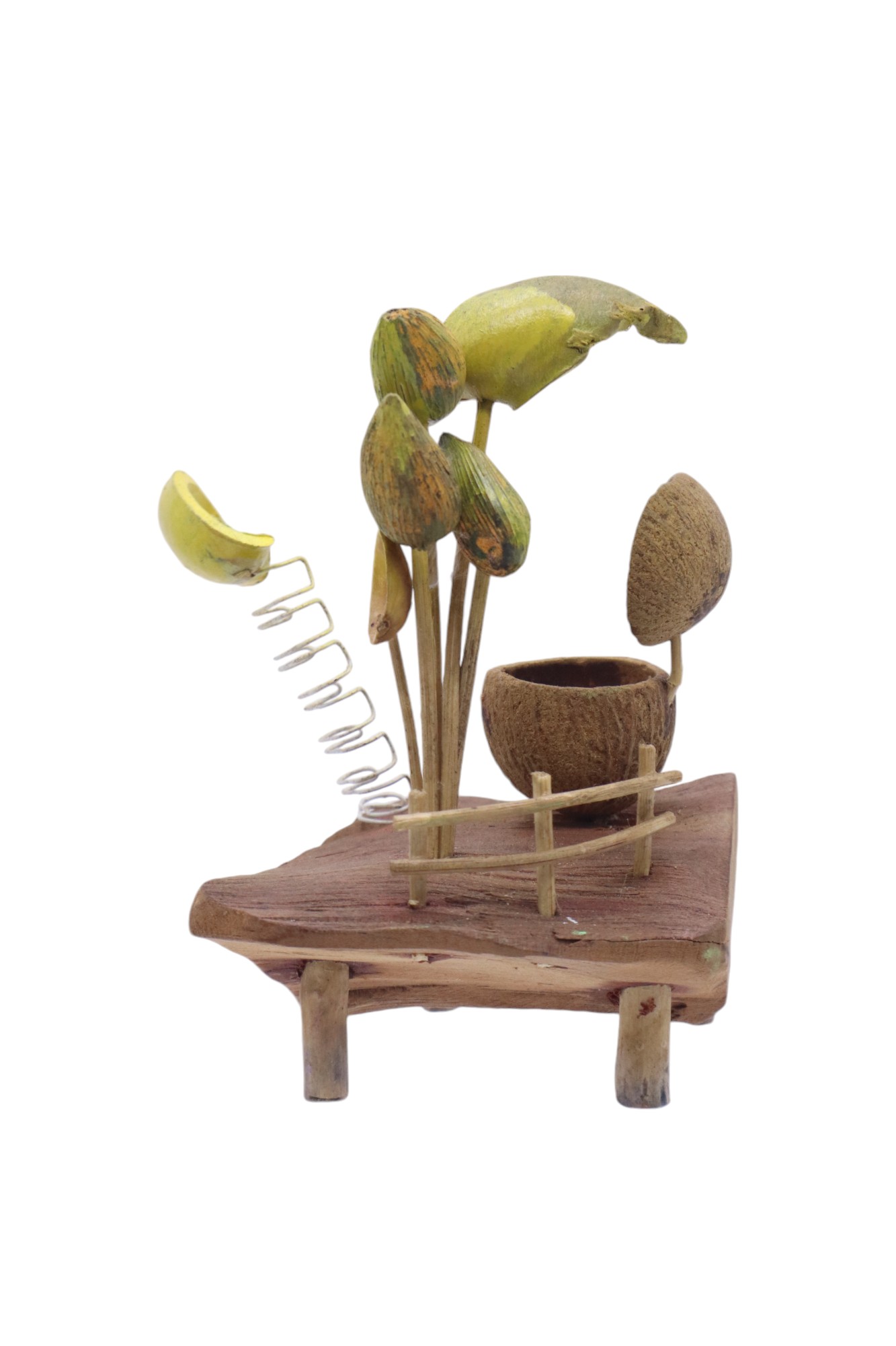 WOOD AND COCONUTSHELL DECO