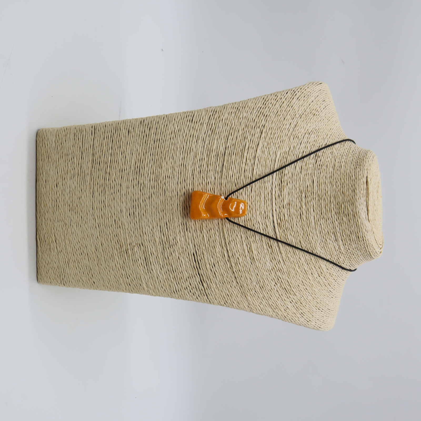 CERAMIC PENDANT NECKLACE