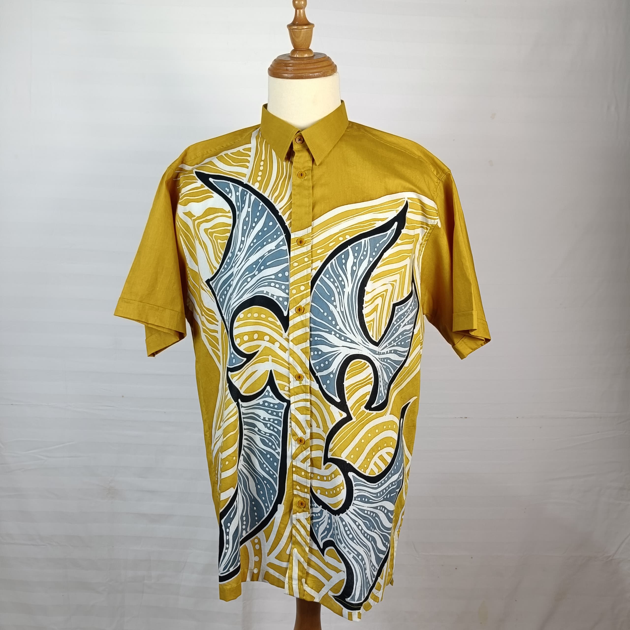 SHORT SLEEVE BATIK MEN SHIRT