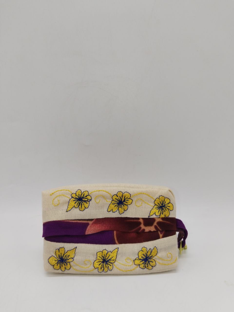 EMBROIDERY TISSUE COVER