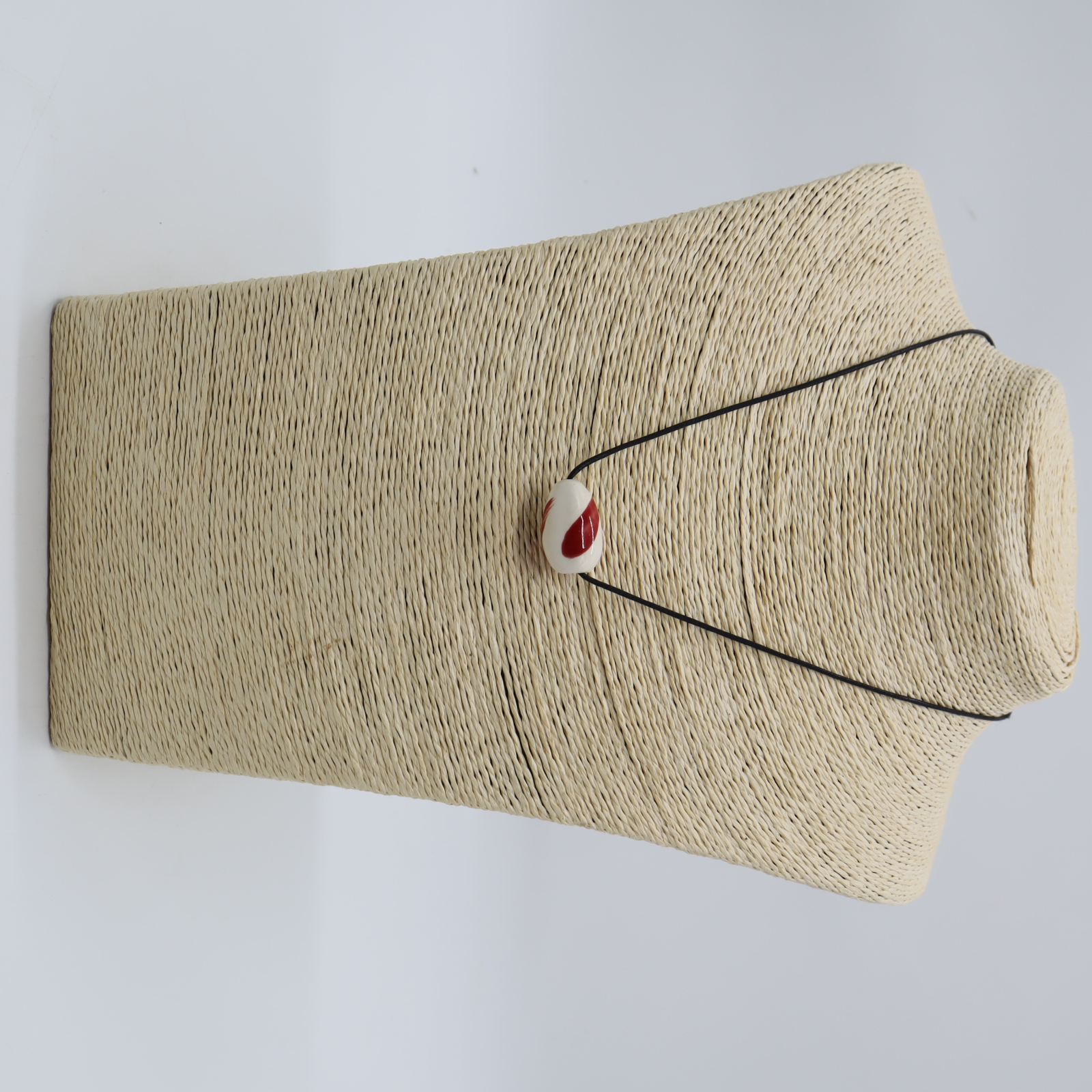 CERAMIC PENDANT NECKLACE