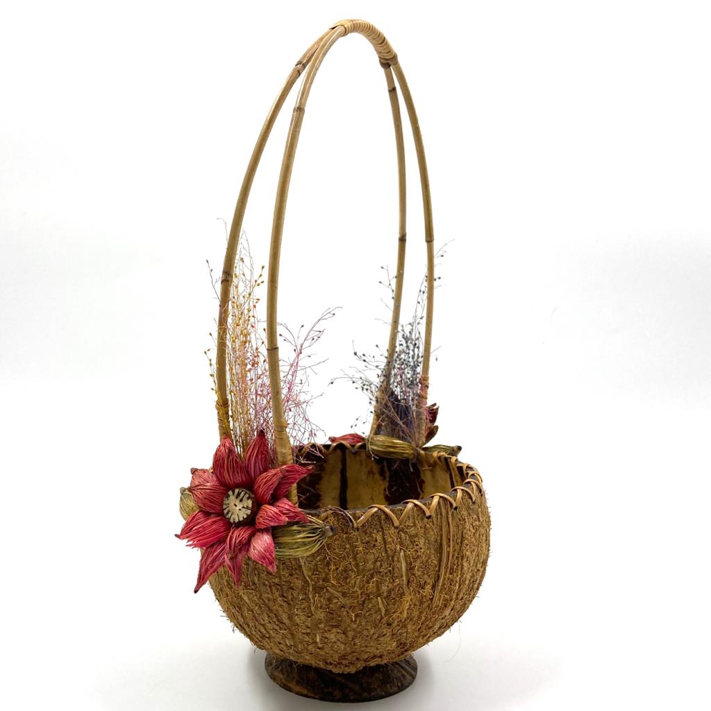 MANGKUK BERTANGKAI TEMPURUNG KELAPA & BUNGA KERING