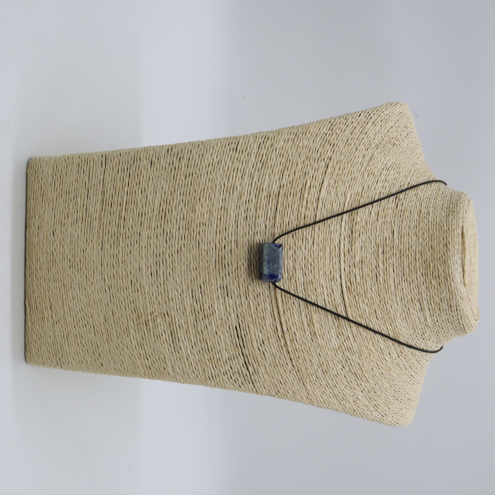 CERAMIC PENDANT NECKLACE