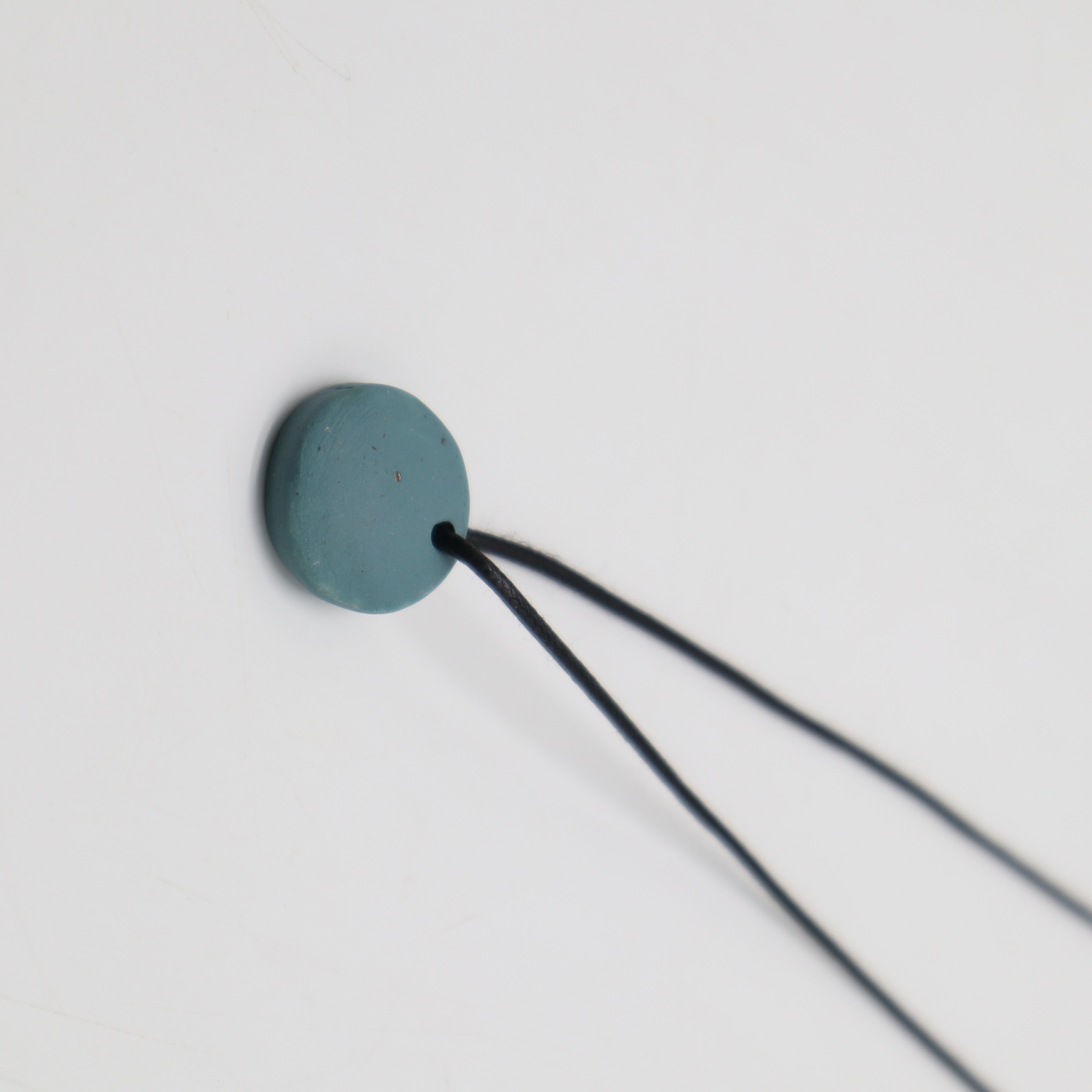 CERAMIC  PENDANT NECKLACE