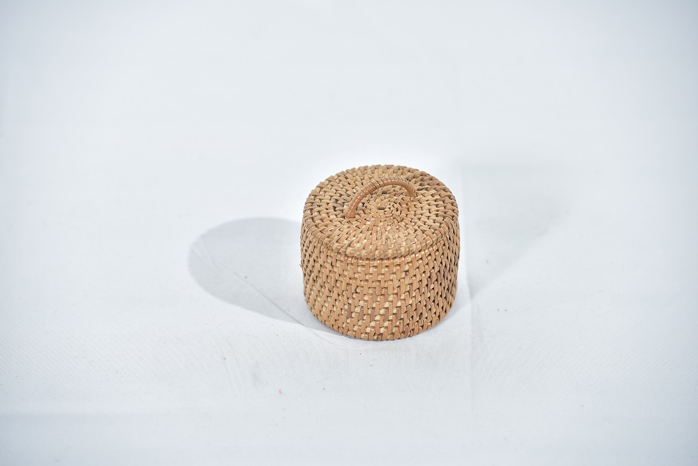 TINOMPOK HAND WOVEN RIBU-RIBU WITH HANDLE