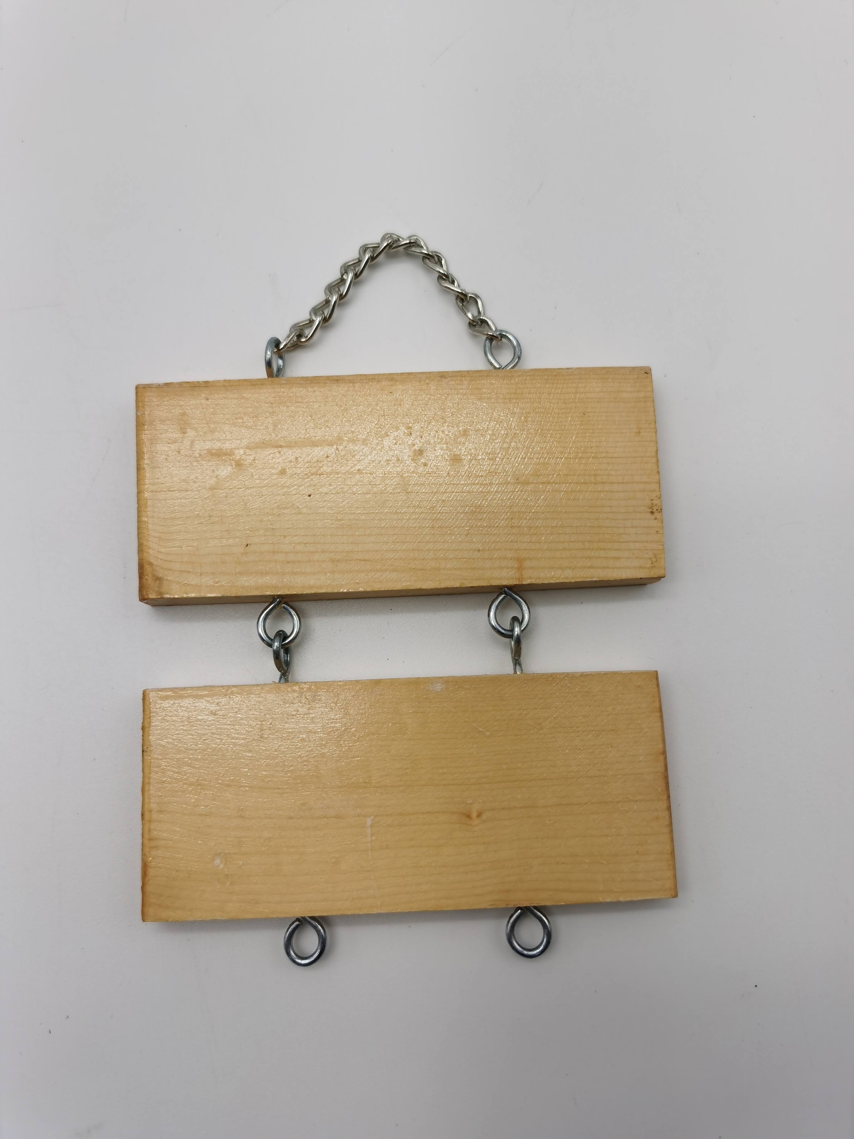 PAPAN GEGANTUNG BERTINGKAT