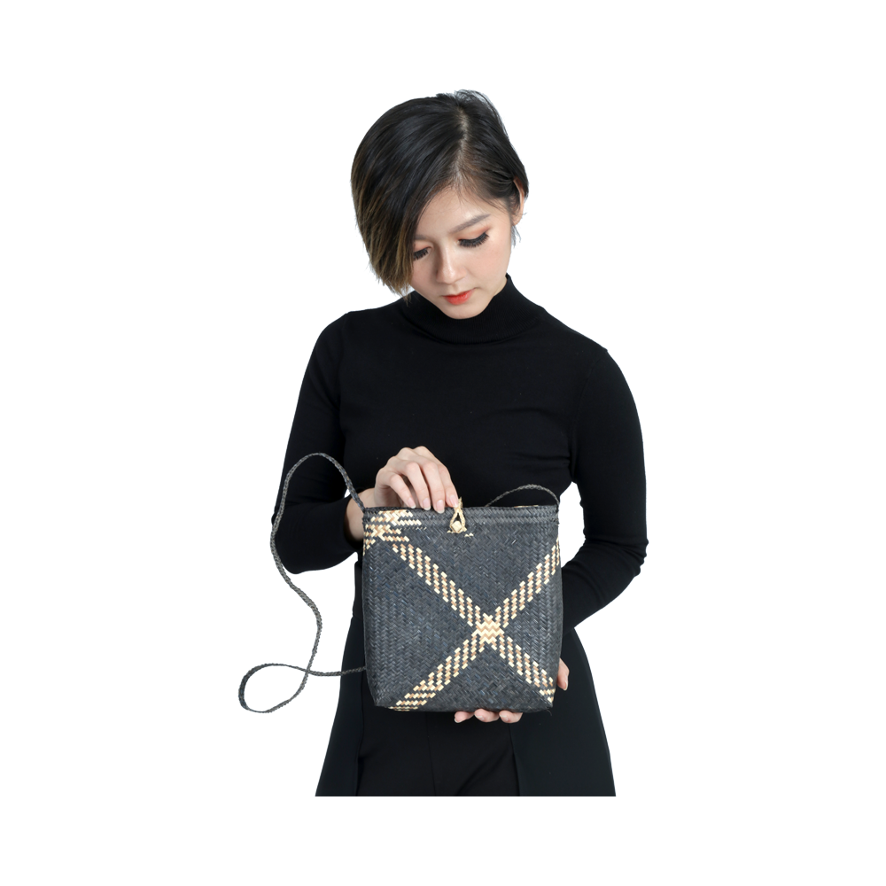 RATTAN WEAVING SLING BAG (PIHAN SIIK)