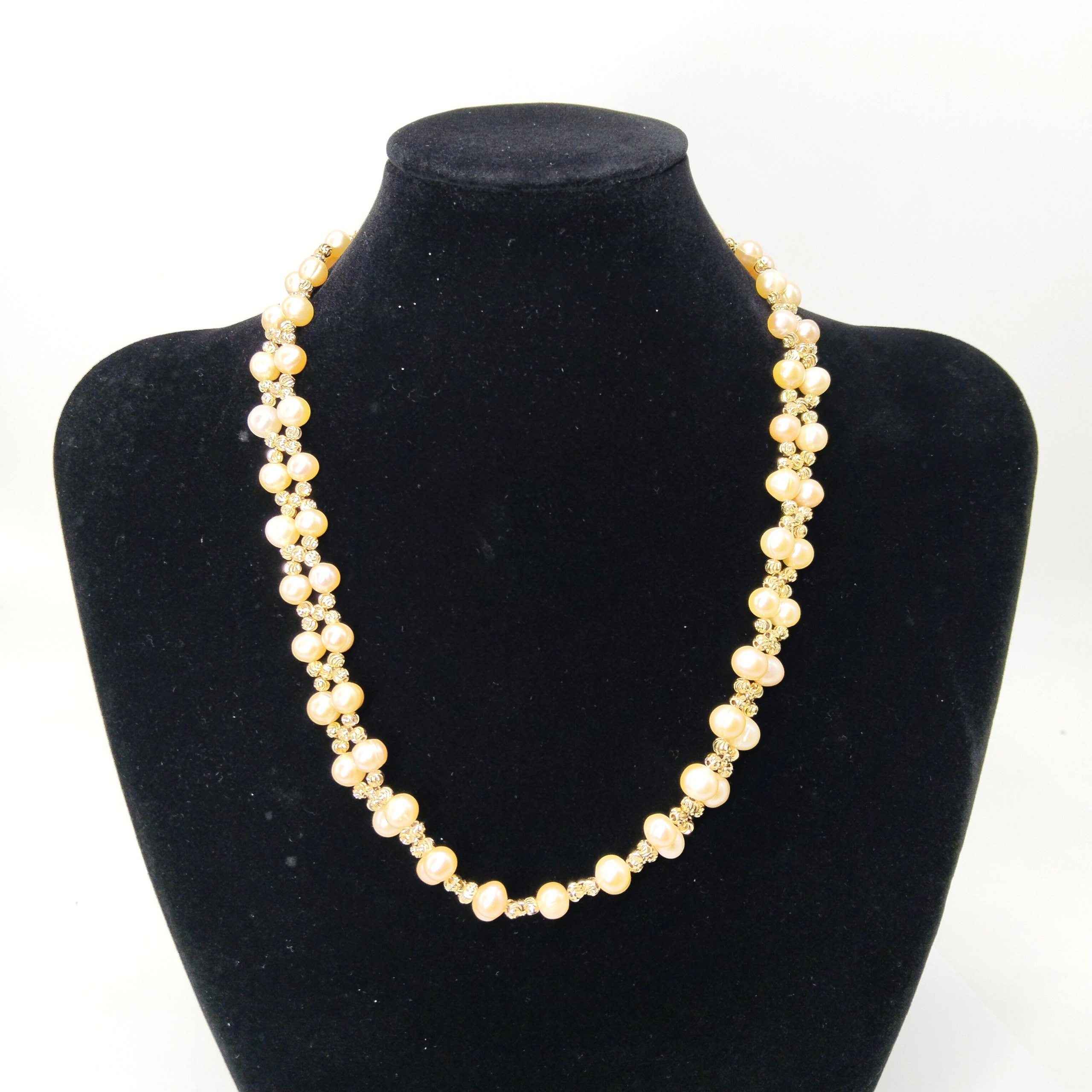PEARL SET : NECKLACE AND BRACELET