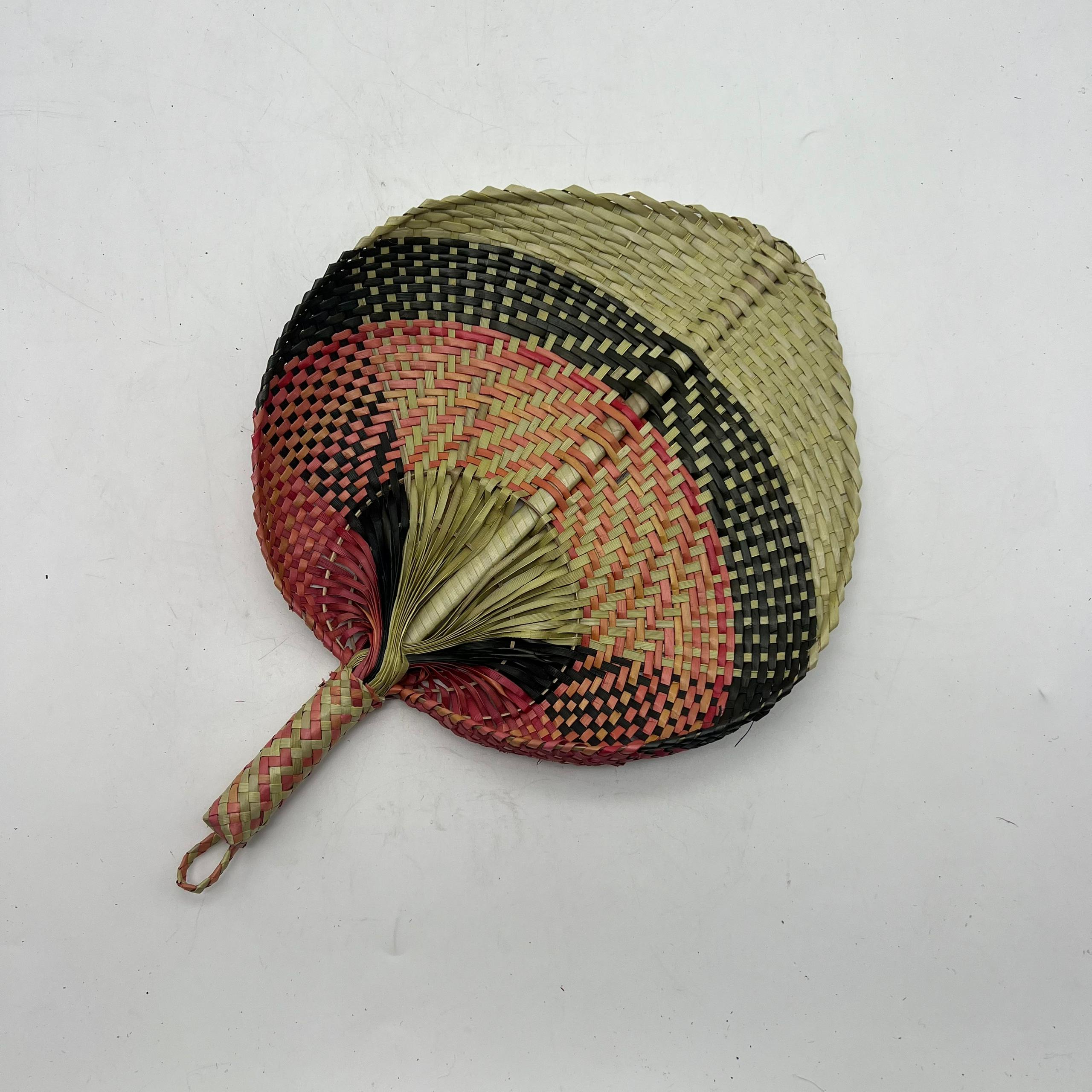 KIPAS TANGAN ANYAMAN