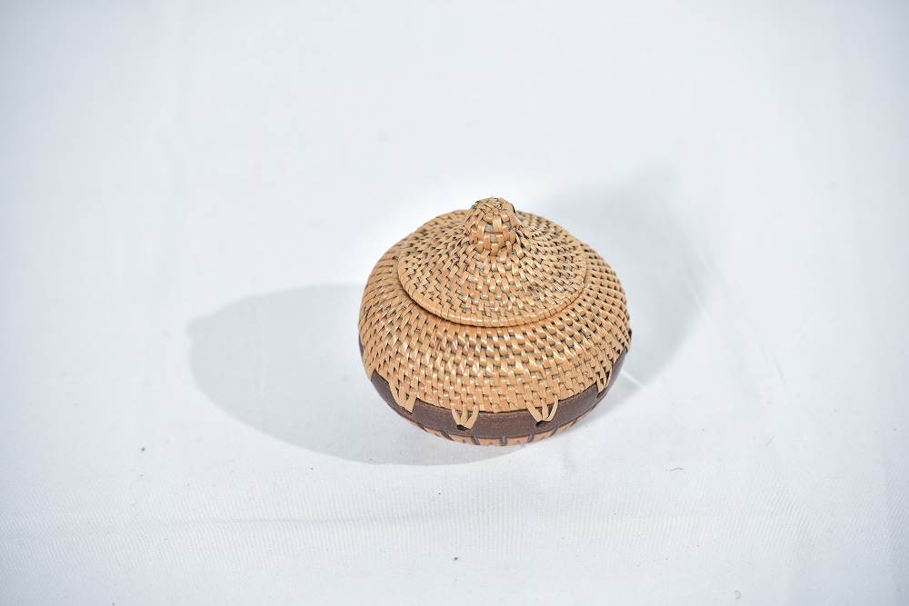 ANYAMAN RIBU-RIBU GASING SERAMIK