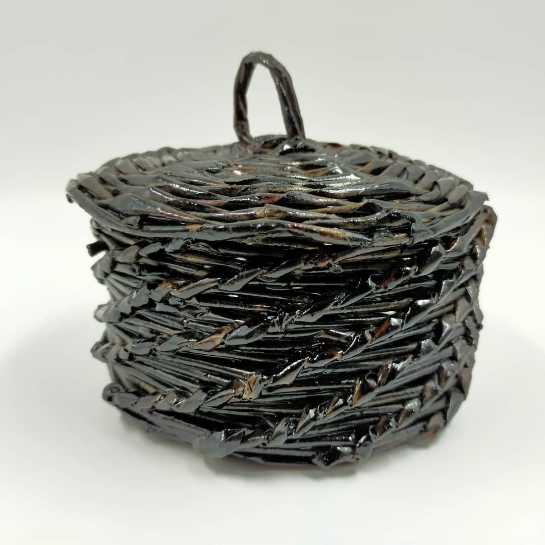 NEWS PAPER ROUND BASKET WITH COVER