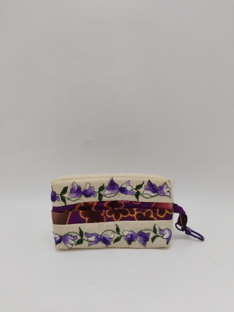 EMBROIDERY TISSUE COVER