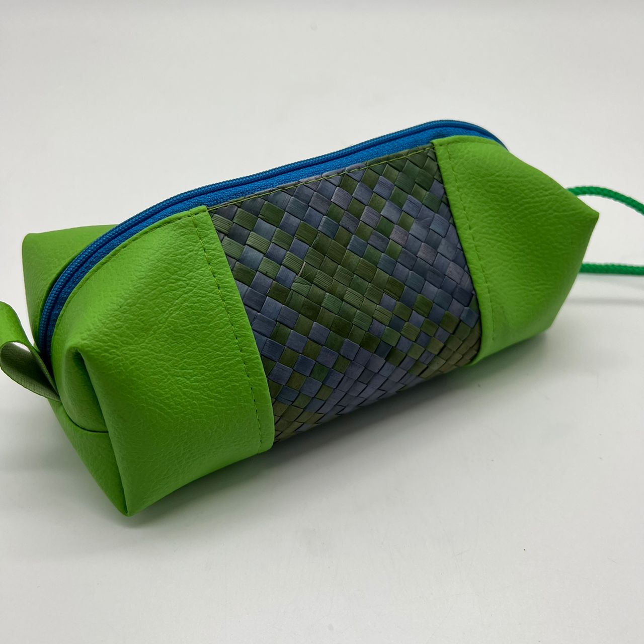 BEKAS PENCIL ANYAMAN