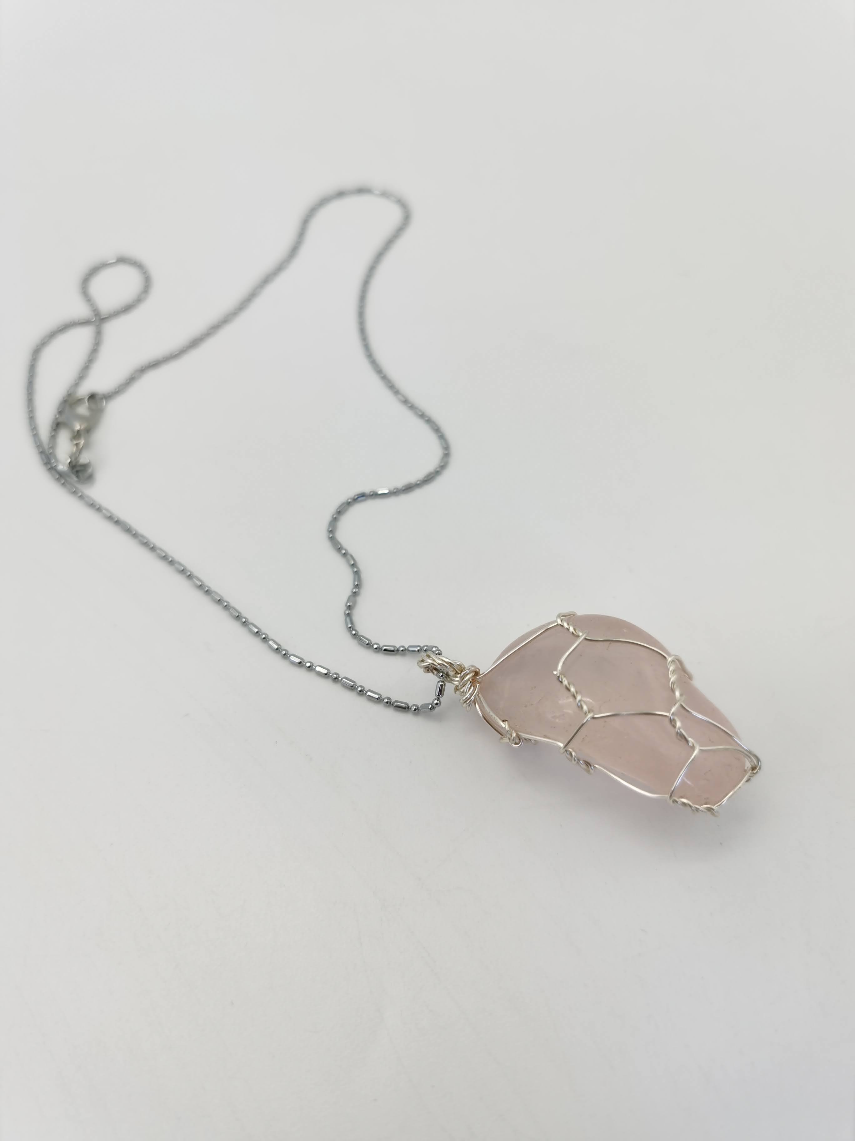 ROSE QUARTZ STONE NECKLACE