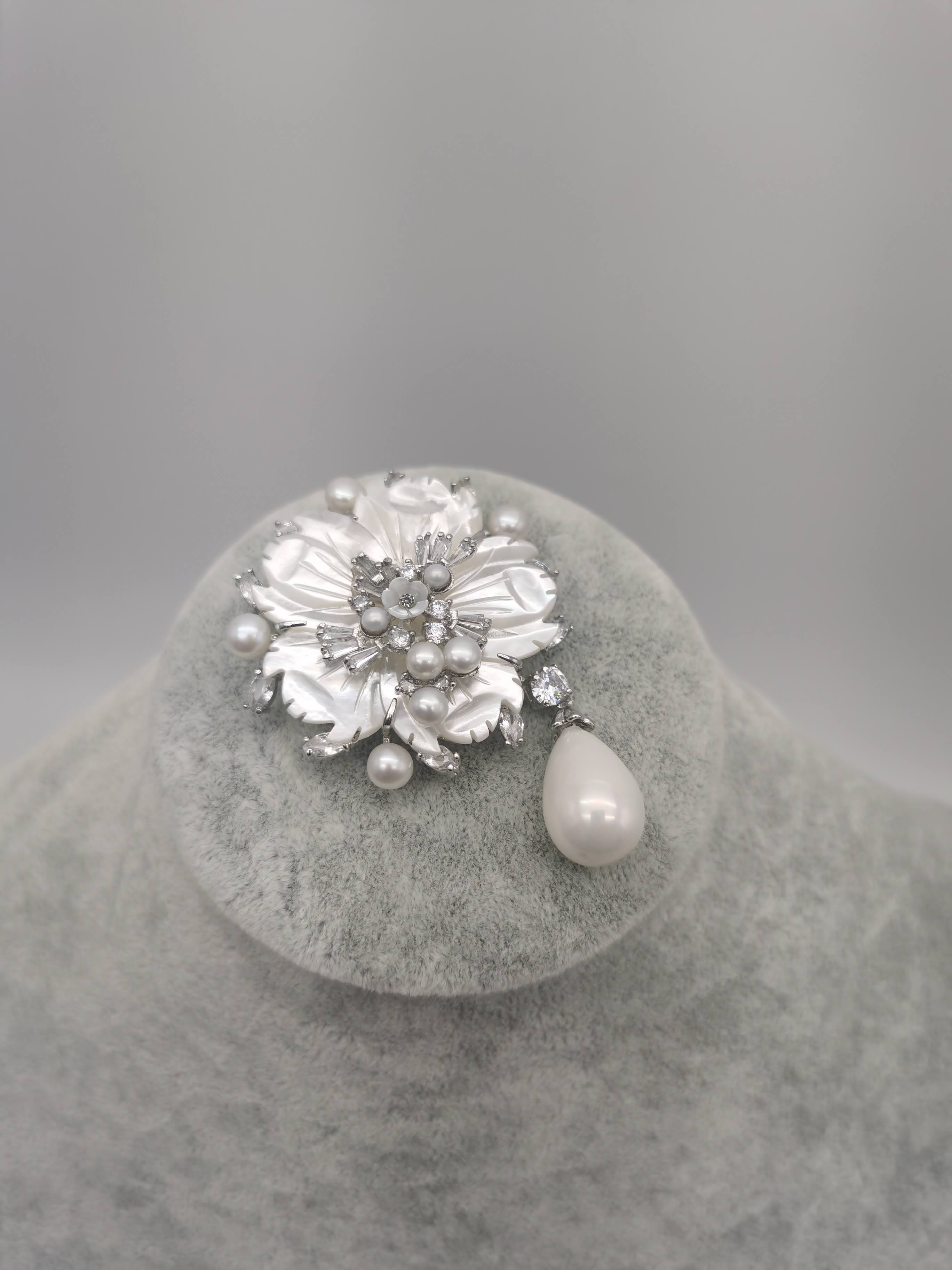 BROOCH MOTHER PEARL ROSEGOLD