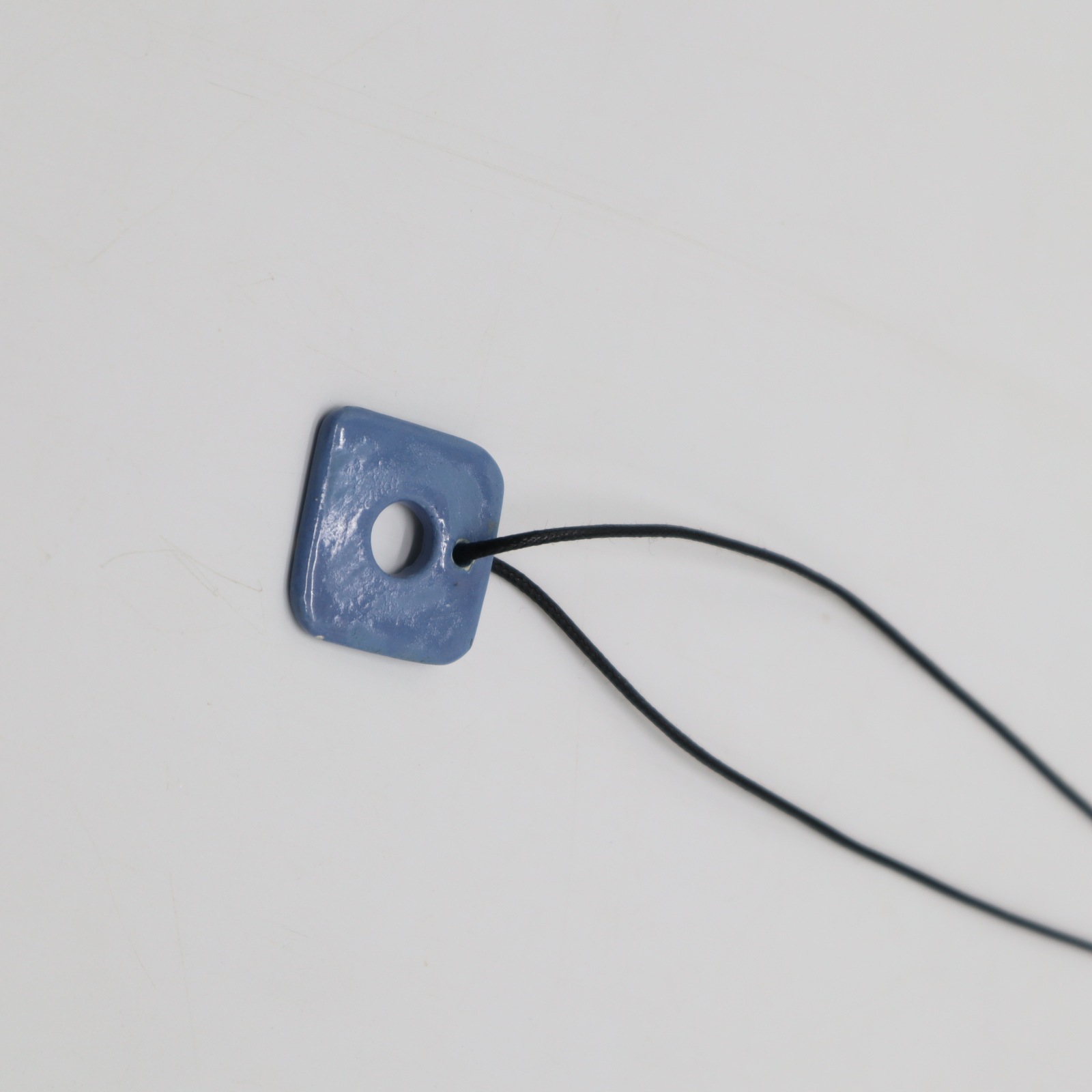 CERAMIC PENDANT NECKLACE