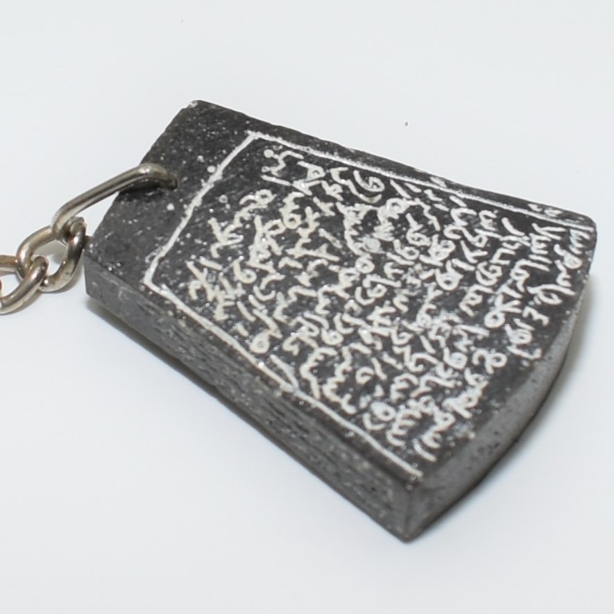 KEYCHAIN BATU BERSURAT