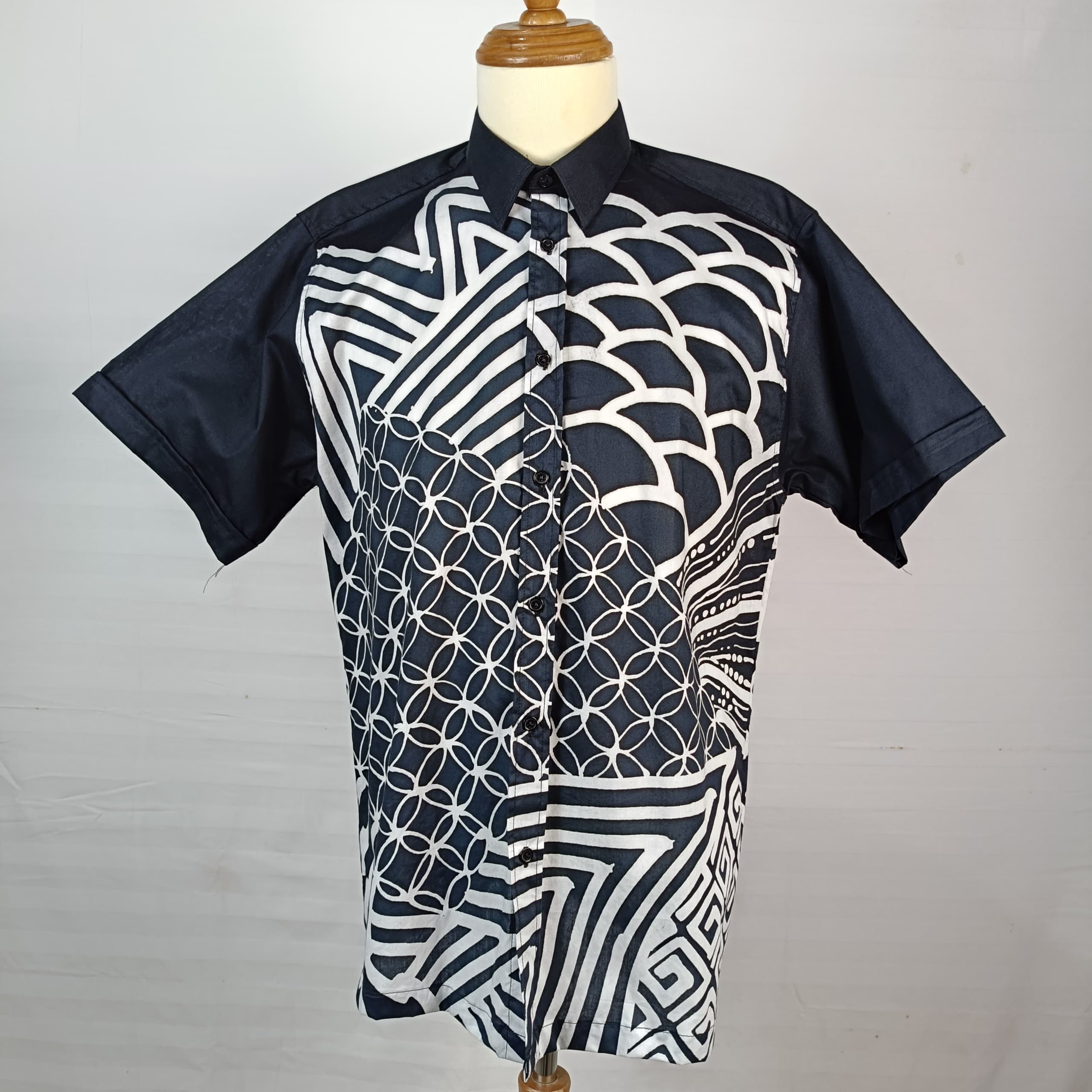 SHORT SLEEVE BATIK MEN SHIRT